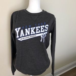 Majestic Ladies New York Yankees Grey Sweatshirt Medium